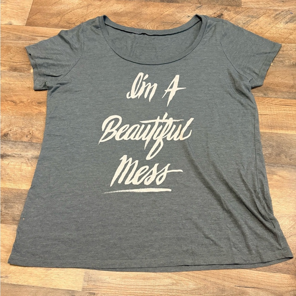 Torrid Size 2 Gray “I’m A Beautiful Mess” Graphic Tee Plus Size 2X Shirt